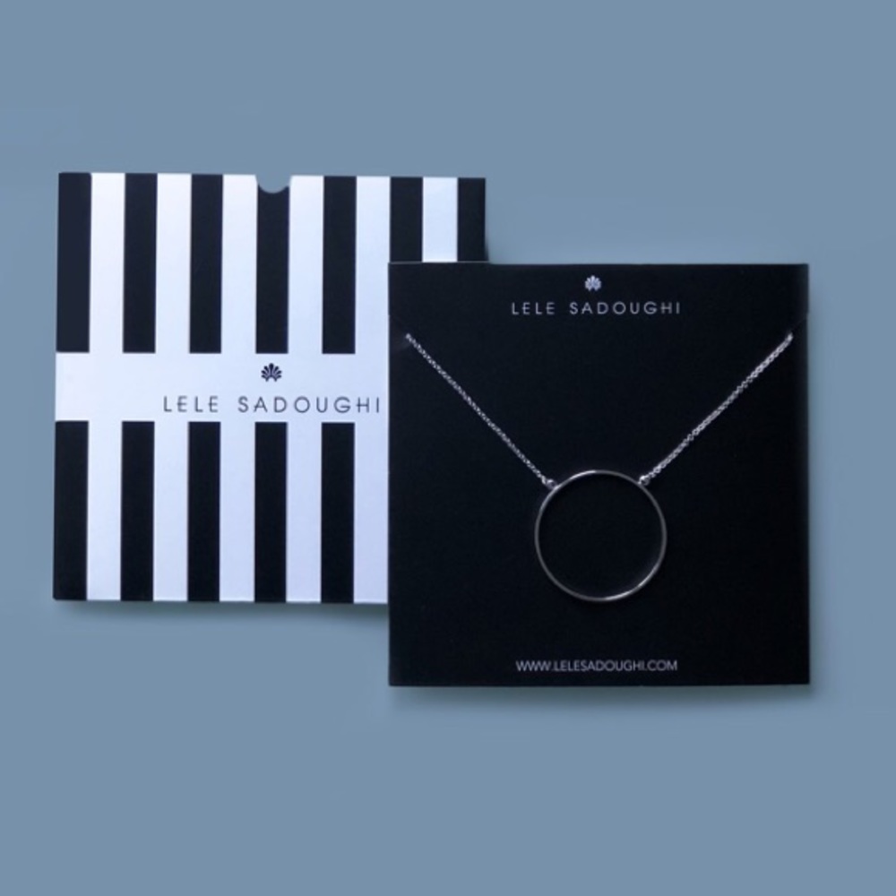 Gorgeous Silver circle necklace - Picture 2 of 3